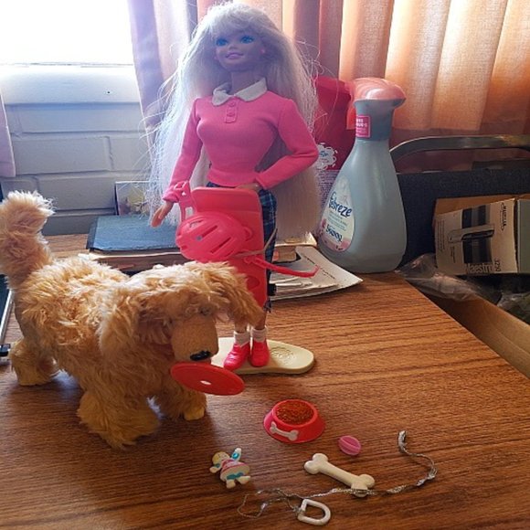 Very Rare 19/97 Retired Vintage Barbie & Ginger The Walking Barking Dog - Picture 1 of 2